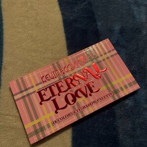 Focallure Eternal Love Eyeshadow Palette - 18 Colors